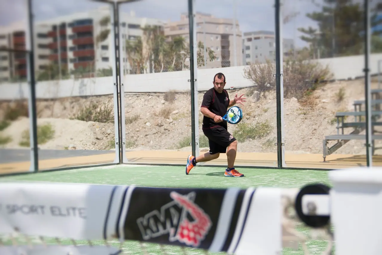 diferentes-superficies-para-pistas-de-padel