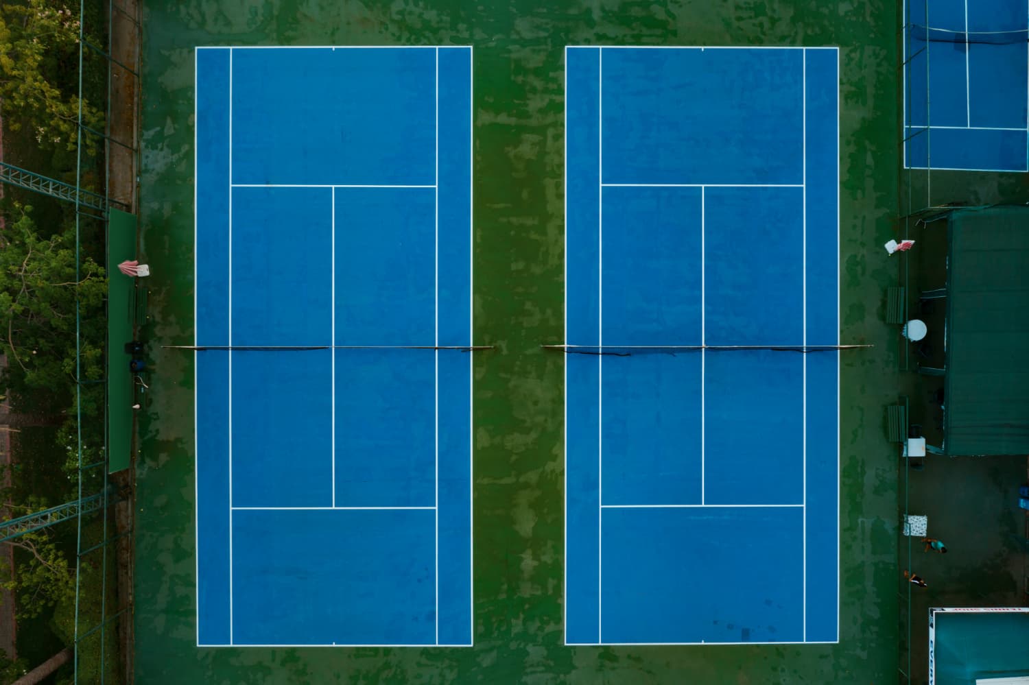 cómo-influyen-en-una-superficie-de-una-pista-de-tenis-las-capas-de-debajo