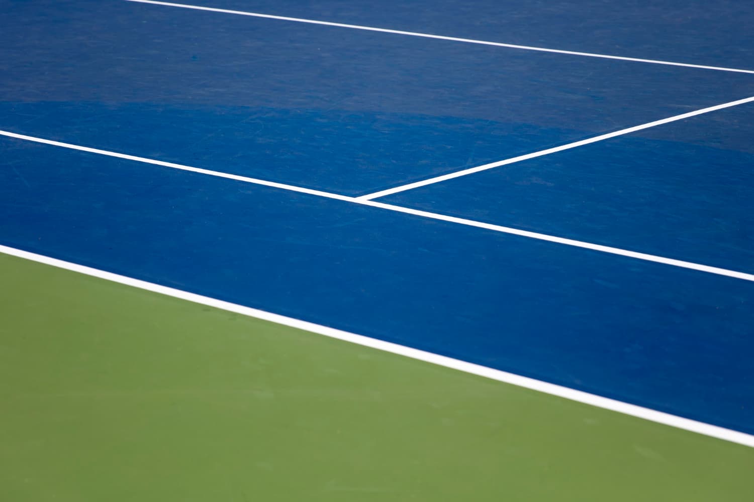 mantenimiento del pavimento de una pista de tenis