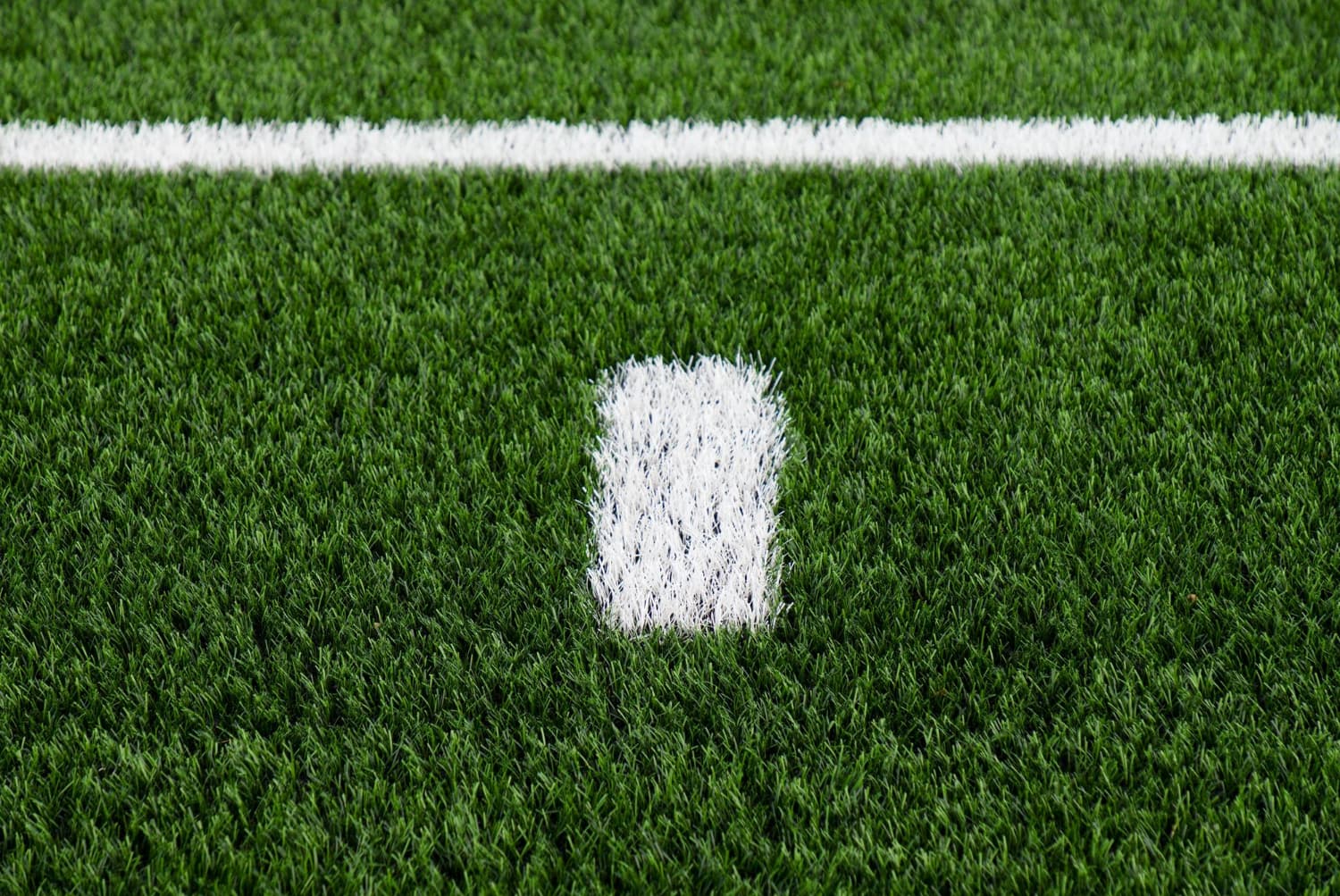 cambiar el césped artificial de un campo de fútbol